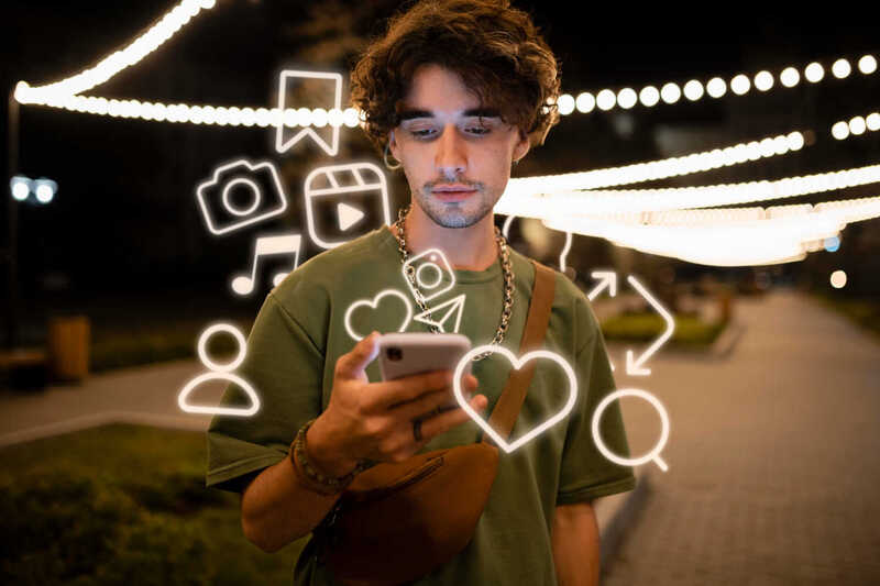 homem representando as mídias sociais e SEO